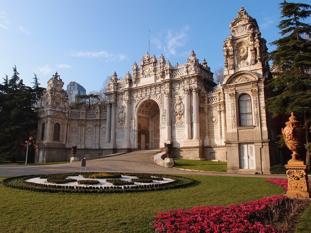 DOLMABAHCE PALACE WITH A CRUISE