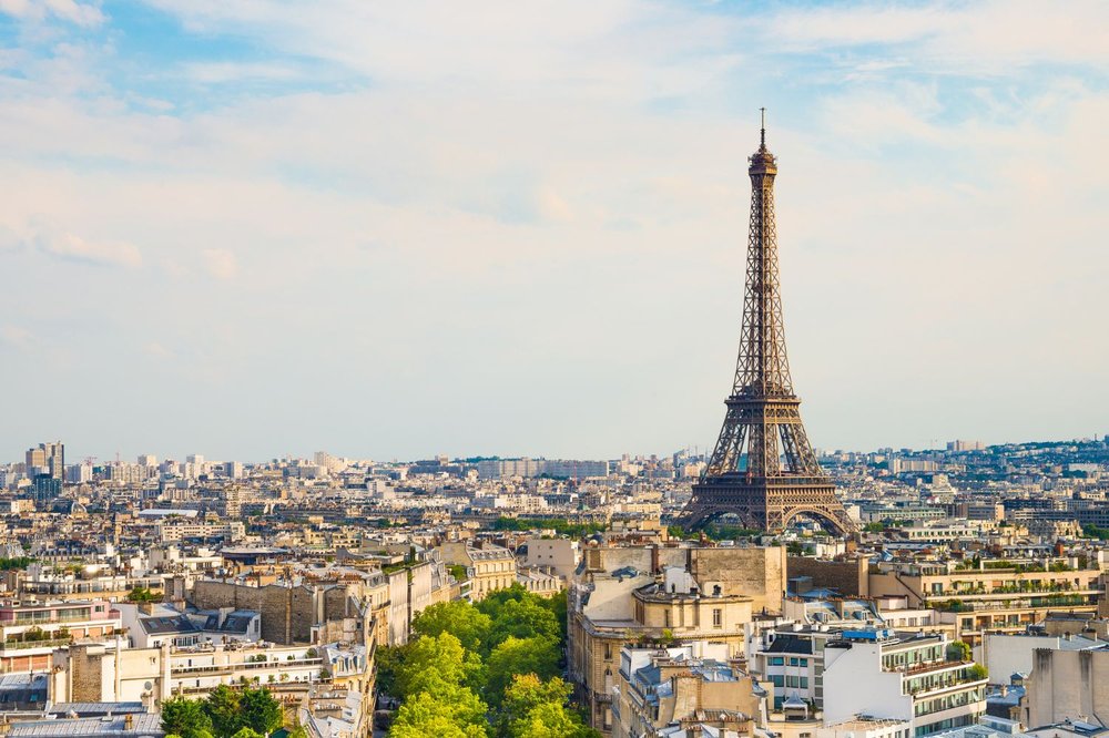 THE SEINE, HEART OF PARIS