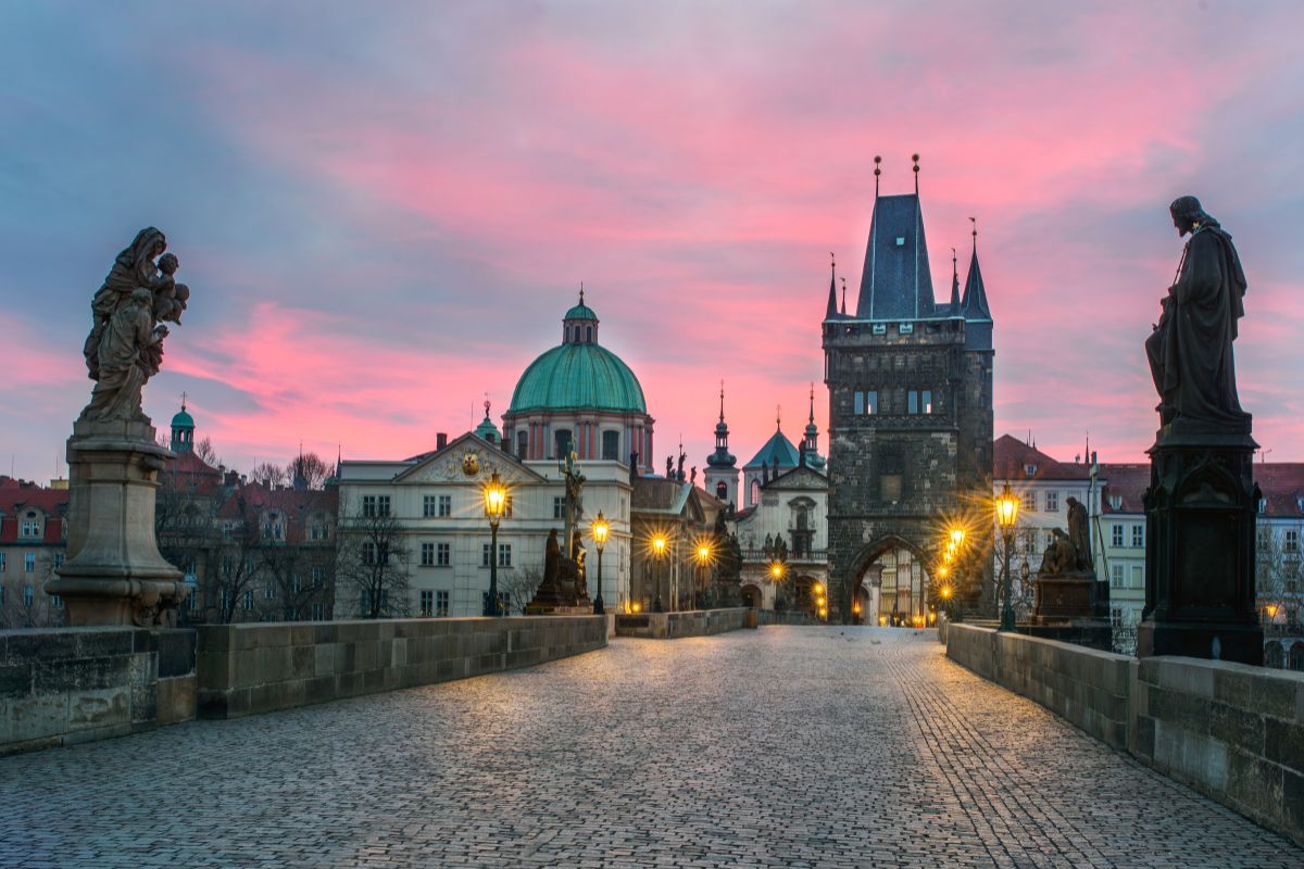 VÍTEJTE PRAGA!