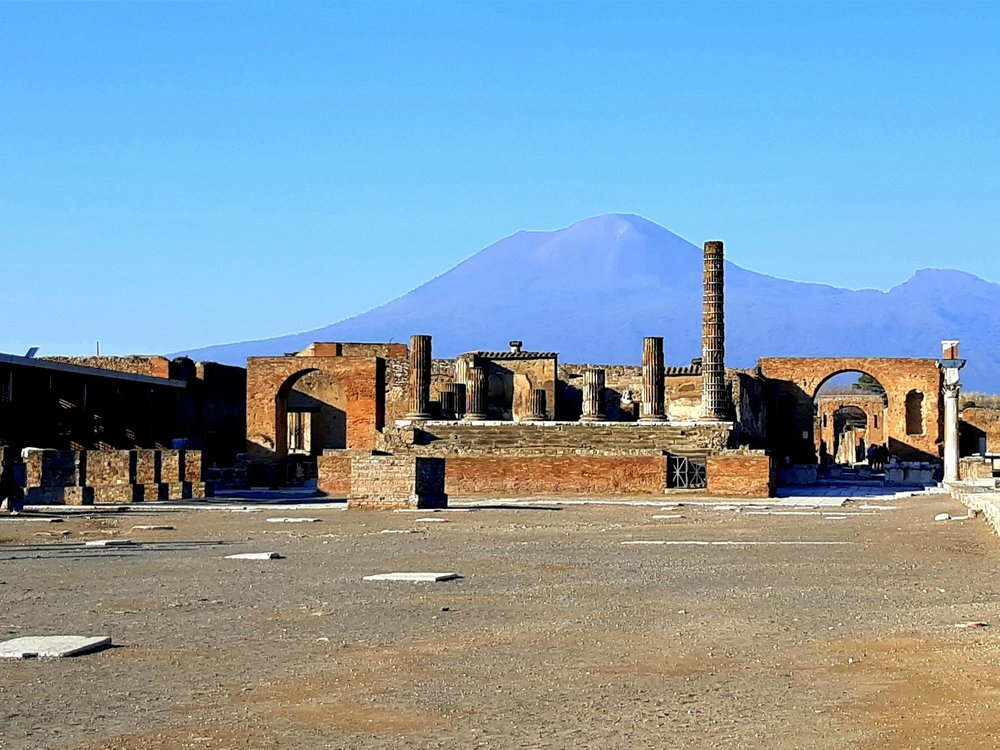 DE NÁPOLES PARA POMPEIA E O MONTE VESÚVIO