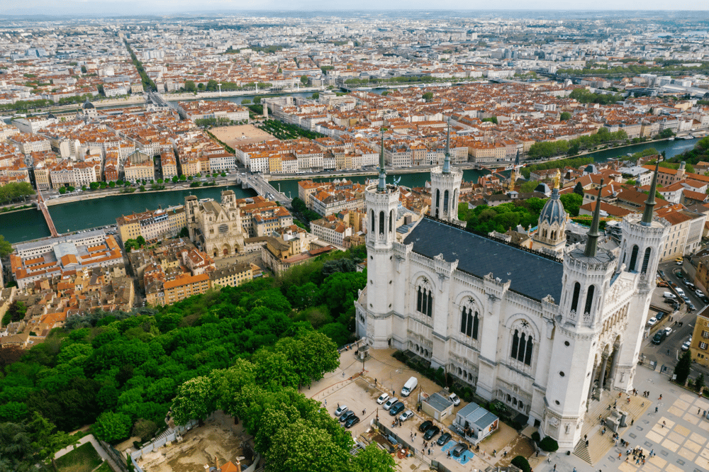 VIAGEM AO CENTRO DA FRANÇA: RUMO A LYON