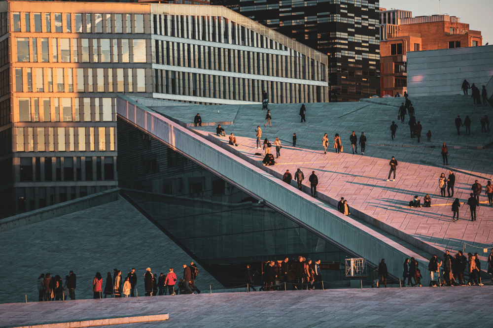 VISITA PANORÂMICA DE OSLO E CHEGADA À SUÉCIA