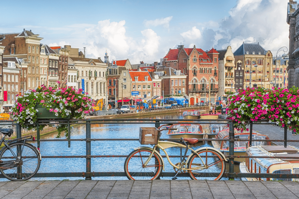 WELCOME TO AMSTERDAM!