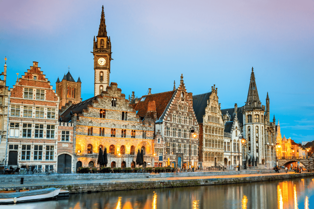 DE BRUSELAS A LAS MÁGICAS BRUJAS Y GANTE
