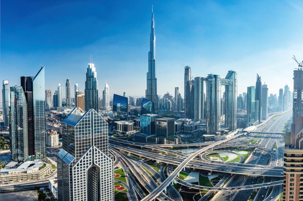 FREE DAY ABOVE THE CLOUDS, IN DUBAI’S GOLDEN LIGHT
