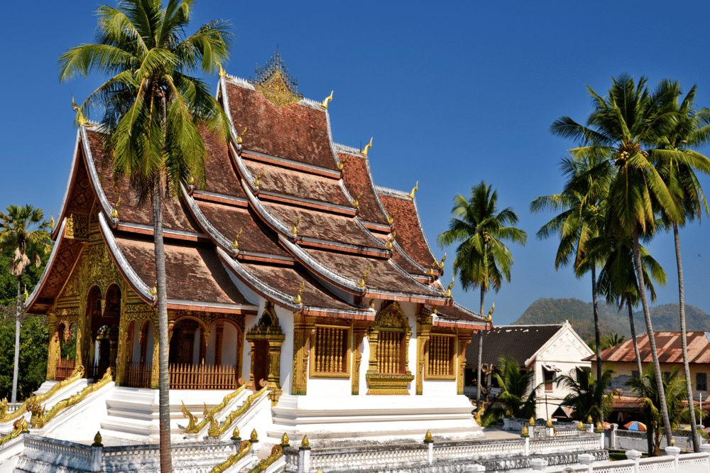 NAVEGANDO EL MEKONG, PALACIO REAL Y TEMPLOS