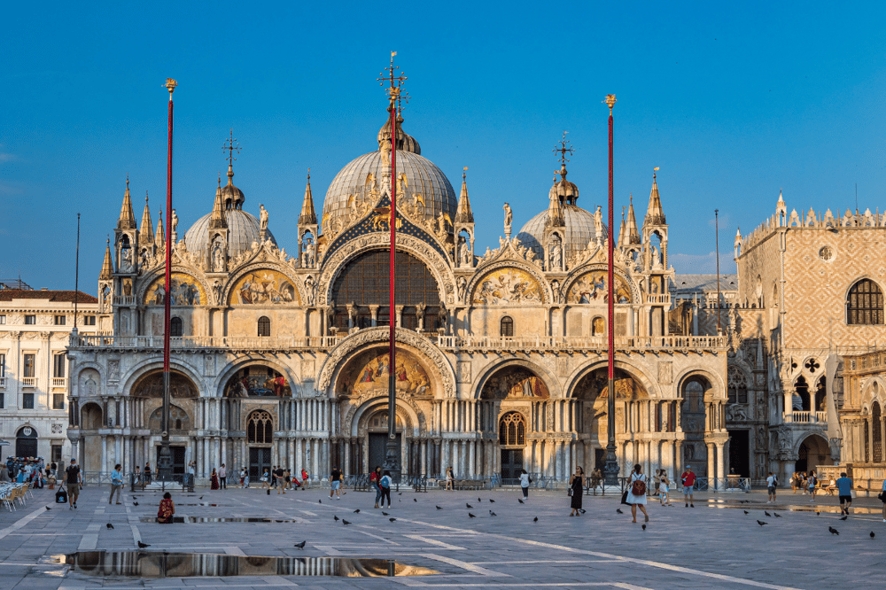 DISCOVERING MAGICAL VENICE