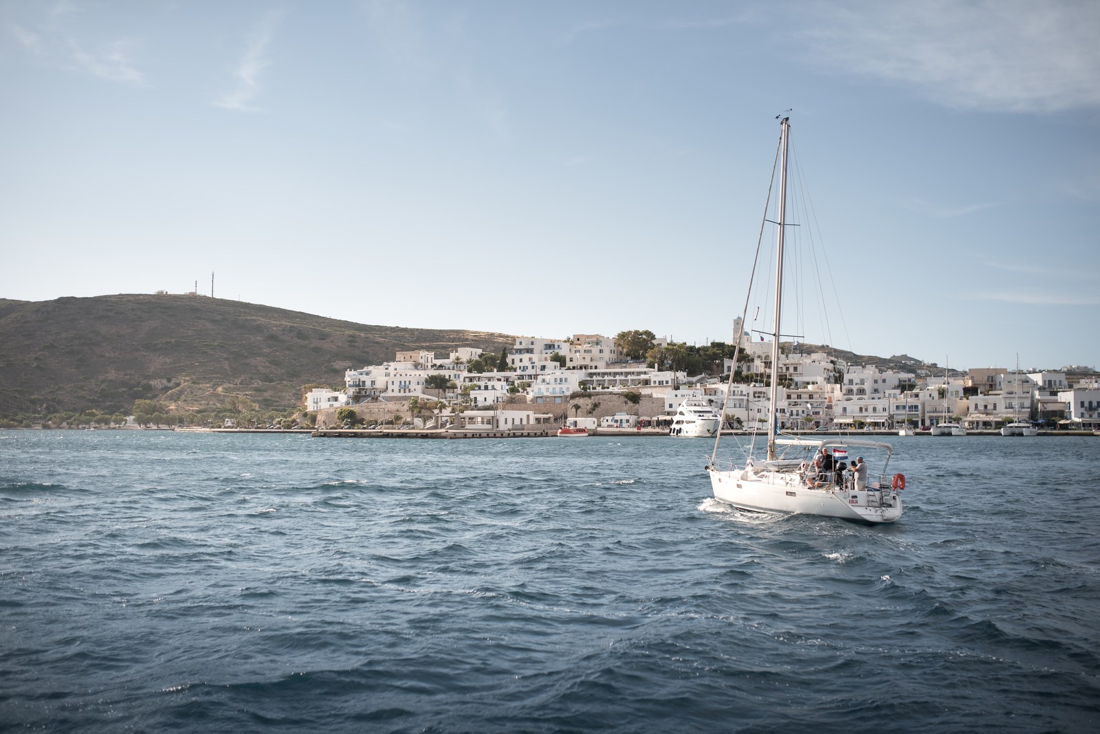 BOAT TOUR AROUND MILOS FROM ADAMAS