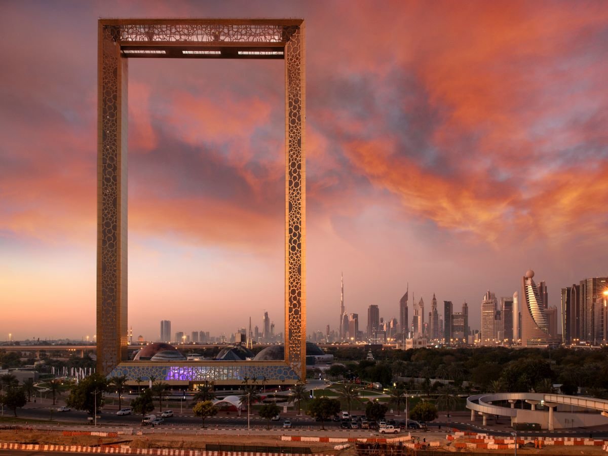 DUBAI ESENCIAL Y EL "FRAME"