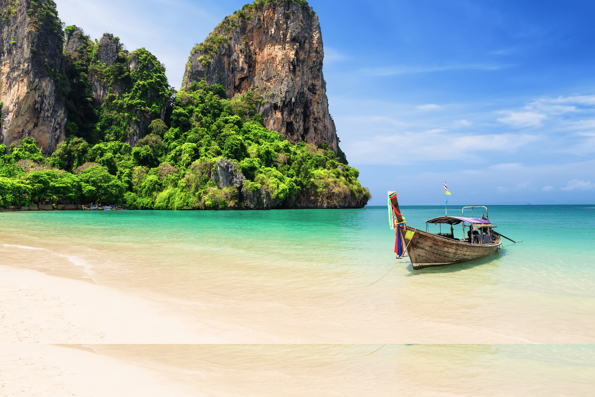 THAILAND DISCOVERY: TEMPLES TO SHORES